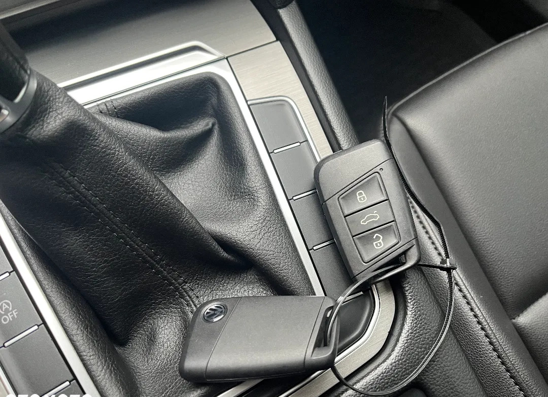 Volkswagen Passat cena 71900 przebieg: 124737, rok produkcji 2020 z Częstochowa małe 596